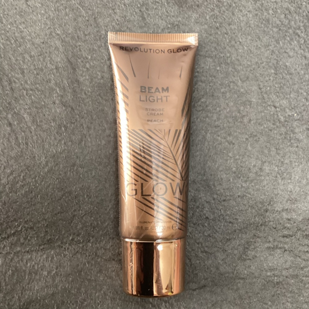 Revolution Glow Beam Light Strobe Cream in Peach